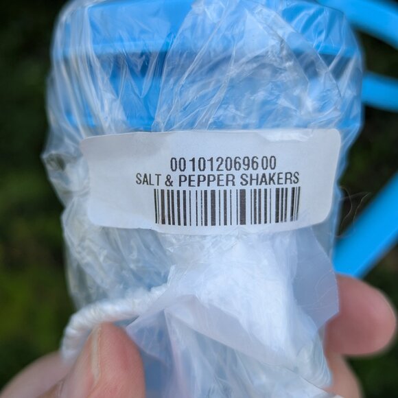 Brand New! TUPPERWARE Turquoise aqua Millionaire Line Salt and Pepper set - Picture 6 of 8